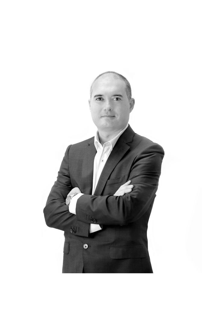 Equipo de trabajo raul oliva 670x1030 - Equipo de trabajo